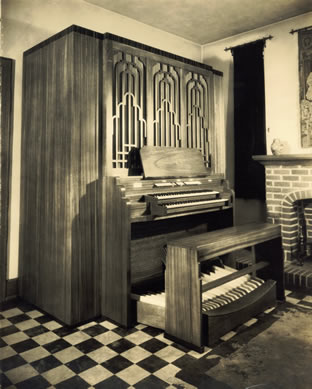 Reuter 'R' series in 'Modern' style, 1930s Reuter 'R' series in 'Modern' style, 1930s